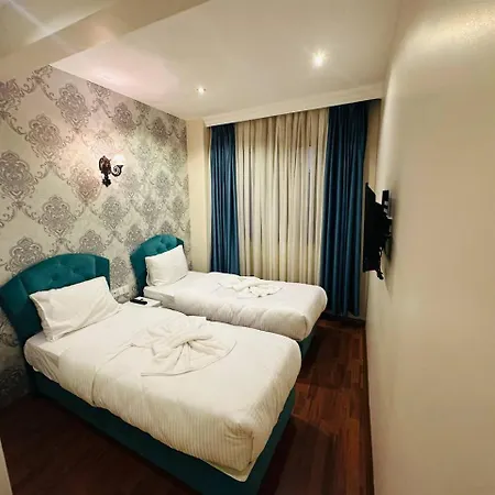 By Historial Due Otel 3*