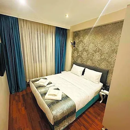 By Historial Due Hotel 3*