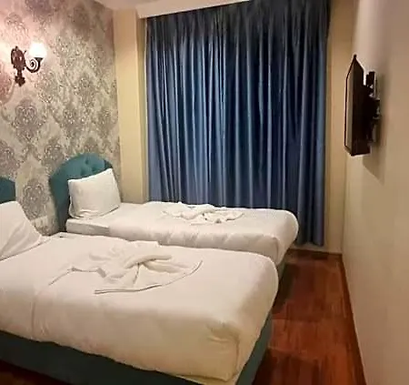 By Historial Due Hotel 3*