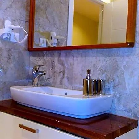 Hotel By Historial Due 3*