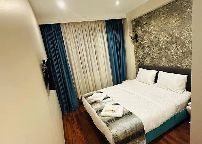 By Historial Due Hotel