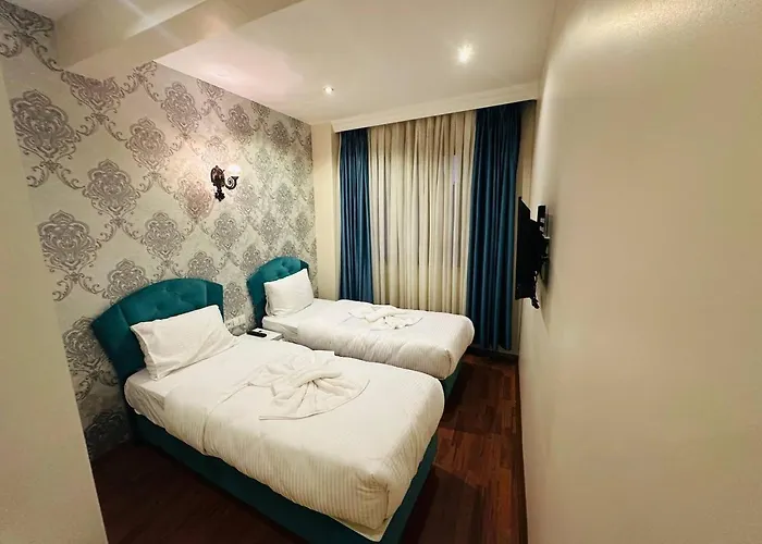 By Historial Due Hotel 3*